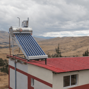 Instalación de terma solar en Cajamarca por técnicos especializados en energía solar